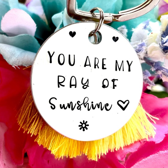 You are my ray of sunshine - Hand stamped gifts - Hand stamped keychain - Sun - Picture 3 of 3